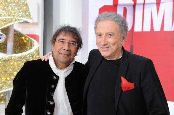 Laurent Voulzy et Michel Drucker - Enregistrement de l'émission Vivement dimanche au studio Gabriel à Paris, le 7 décembre 2023, présentée par M.Drucker et diffusée le 31 décembre 2023 sur France 3. 
© Guillaume Gaffiot / Bestimage