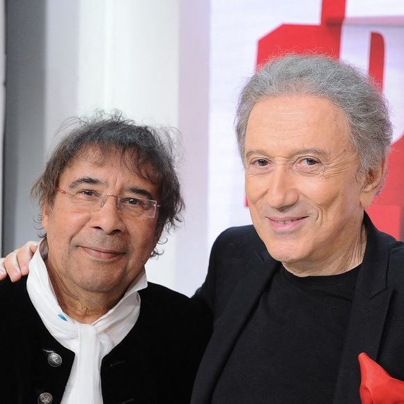 Laurent Voulzy et Michel Drucker - Enregistrement de l'émission Vivement dimanche au studio Gabriel à Paris, le 7 décembre 2023, présentée par M.Drucker et diffusée le 31 décembre 2023 sur France 3. 
© Guillaume Gaffiot / Bestimage