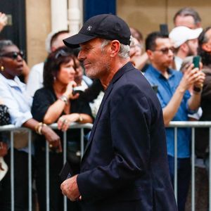 L'humoriste a d'ailleurs fait ses adieux à Thierry Ardisson d'une manière très symbolique

Laurent Baffie - Sorties des obsèques de Thierry Ardisson en l’église Saint-Roch de Paris, France, le 17 juillet 2025. © Clovis-Jacovides/Bestimage