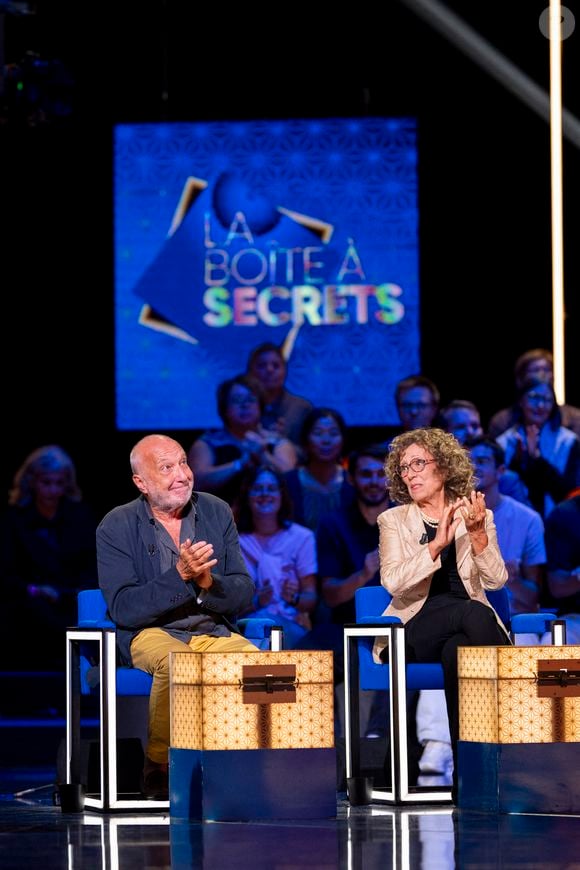 Exclusif - François Berléand et Mireille Dumas lors de l'enregistrement de l'émission "La Boîte à secrets", présentée par F.Bollaert et diffusée le 26 septembre 2025 sur France 3, dans les studios du Lendit à Saint-Denis, Seine Saint-Denis, France, le 8 septembre 2025. © Pierre Perusseau/Bestimage