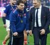 Le capitaine du XV de France a ajouté un emoji prière et un cœur blanc

Antoine Dupont avec ses béquilles - La France domine l'Ecosse (35-16) et remporte le Tournoi des 6 Nations au Stade de France à Saint-Denis, Seine Saint-Denis, France, le 15 mars 2025. © Cyril Moreau/Bestimage