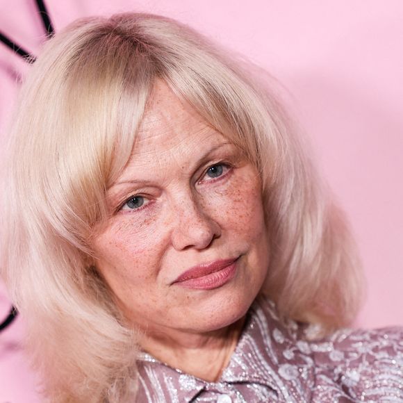 Pamela Anderson au photocall de la cérémonie des Fashion Trust U.S. Awards 2026, en partenariat avec Google, aux studios nya WEST à Los Angeles, Californie, États-Unis, le 8 avril 2026. © Chad Salvador/Image Press Agency/Backgrid/Bestimage