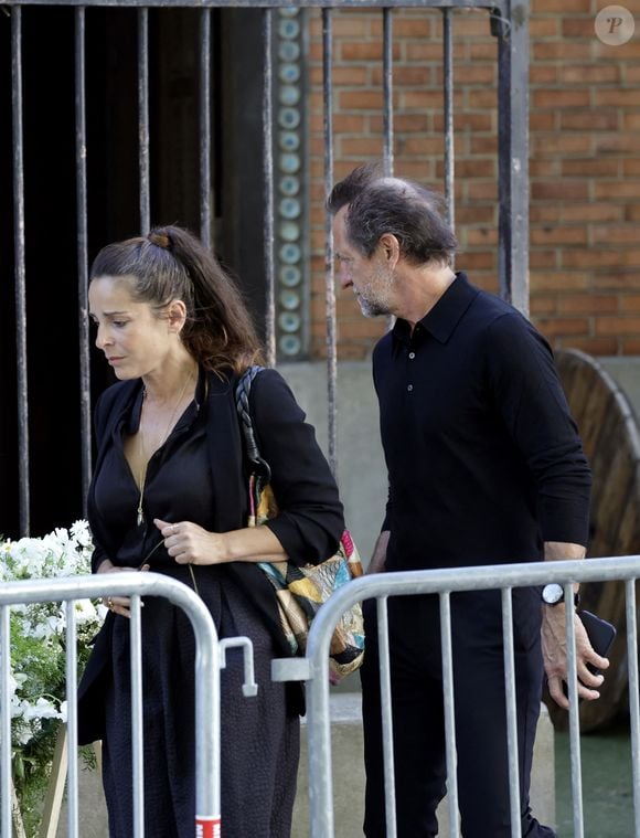 Audrey Dana, Stéphane De Groodt - Arrivées aux obsèques de Nadia Farès en l'église Saint-Jean-de-Montmartre à Paris, le 24 avril 2026. N.Farès est décédée le 17 avril 2026 quelques jours après un "incident cardiaque" survenu le 12 avril 2026 dans la piscine du complexe sportif, Blanche (9ème).