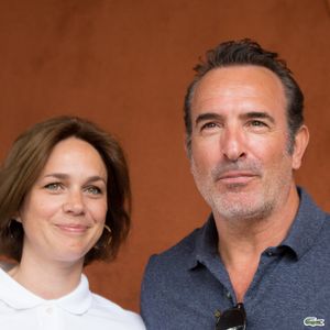 Nathalie Péchalat et Jean Dujardin assistent aux Internationaux de France 2023 à Roland Garros le 11 juin 2023 à Paris, France. Photo by Nasser Berzane/ABACAPRESS.COM