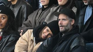 Sonia Rolland et son mari Guillaume roucoulent en plein match, Ramzy Bédia, sa compagne Marion et leurs fils ne sont pas loin