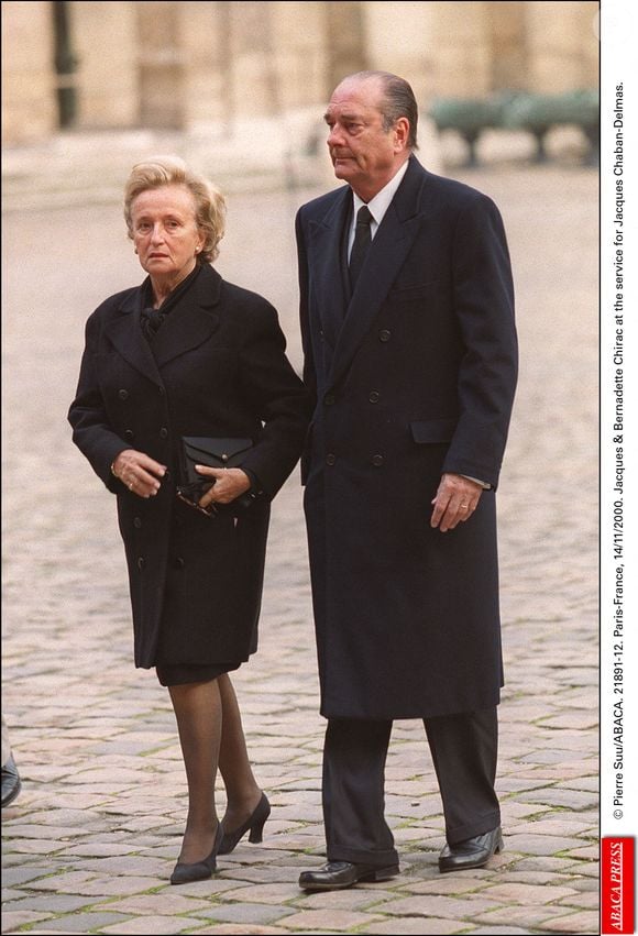 "Lorsque les médecins lui ont conseillé de déjeuner avec elle tous les jours, alors qu’il était Premier ministre, il allait jusqu’à faire deux déjeuners pour la rejoindre entre midi et deux" raconte une journaliste proche du couple Chirac

© Pierre Suu/ABACA. 21891-12. Paris-France, 14/11/2000. Jacques et Bernadette Chirac à la cérémonie pour Jacques Chaban-Delmas.