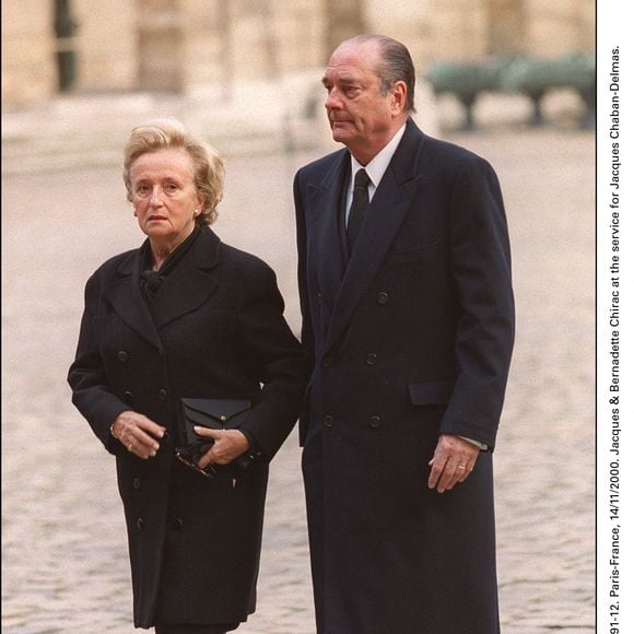 "Lorsque les médecins lui ont conseillé de déjeuner avec elle tous les jours, alors qu’il était Premier ministre, il allait jusqu’à faire deux déjeuners pour la rejoindre entre midi et deux" raconte une journaliste proche du couple Chirac

© Pierre Suu/ABACA. 21891-12. Paris-France, 14/11/2000. Jacques et Bernadette Chirac à la cérémonie pour Jacques Chaban-Delmas.