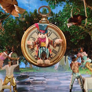 A noter que cette saison sera marquée par des nouveautés comme des shows chorégraphiés et l'utilisation de la réalité augmentée.

Premières images de la saison 8 de Mask Singer © LAURENT VU / TF1