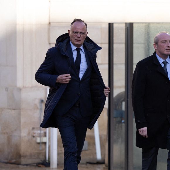 Le chef du parti de droite français "Horizons" et maire du Havre Édouard Philippe et le président du groupe parlementaire Horizons & Indépendants Laurent Marcangeli arrivent pour assister à une réunion avec le Premier ministre français, le président de l'Assemblée nationale française, le président du Sénat et les dirigeants des partis à l'exception de La France Insoumise (LFI) et du Rassemblement National (RN), pour finaliser le nouveau gouvernement à l'Hôtel Matignon à Paris, France, le 19 décembre 2024. Photo par Raphael Lafargue/ABACAPRESS.COM