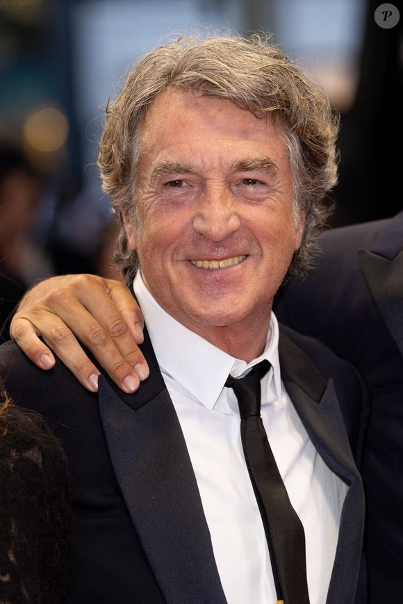 Cluzet a rappelé qu’il gardait un lien sincère avec Marie malgré leur séparation et que leur complicité était réelle. 

François Cluzet - Montée des marches du film « Mascarade » lors du 75ème Festival International du Film de Cannes. Le 27 mai 2022
© Cyril Moreau / Bestimage