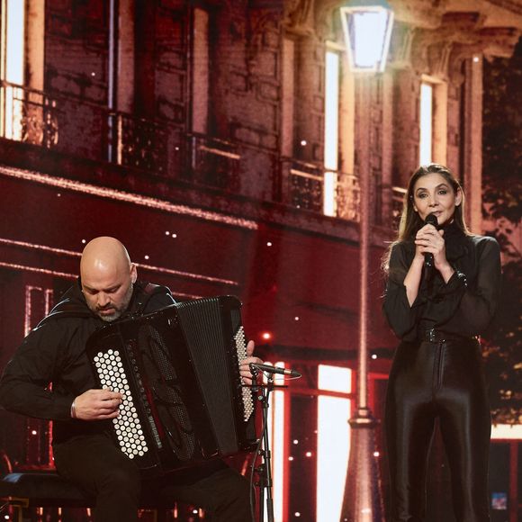 Exclusif - Clotilde Courau et Lionel Suarez lors de l’enregistrement de l’émission “Les stars s’unissent pour le Sidaction” au théâtre Marigny à Paris, France, le 11 mars 2025. L’émission sera diffusée en prime le 22 mars sur France 2. © Guirec-Moreau/ Bestimage