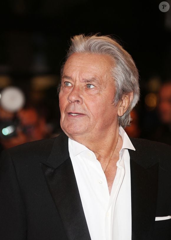 “Delon m’a jamais fait beaucoup rire, pour être honnête”, enchaîne-t-il

Alain Delon le 4 mai 2013 à Cannes, France. Agence / Bestimage