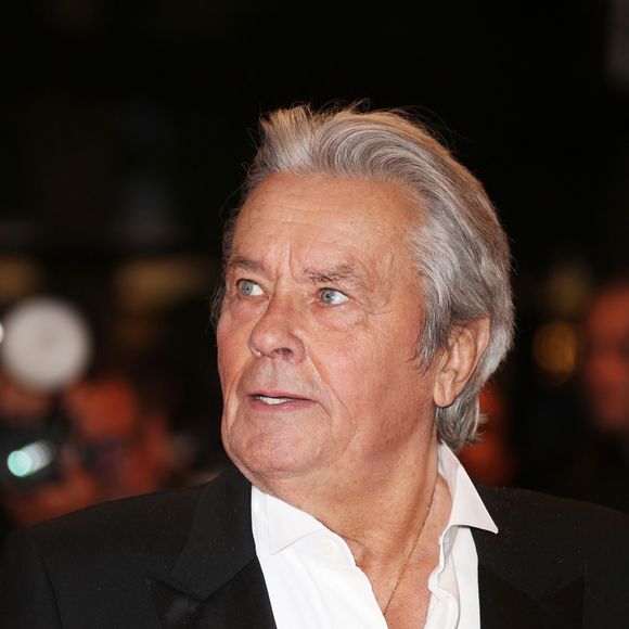“Delon m’a jamais fait beaucoup rire, pour être honnête”, enchaîne-t-il

Alain Delon le 4 mai 2013 à Cannes, France. Agence / Bestimage