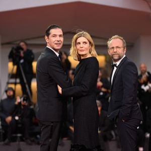 À Venise, ils sont apparus bras dessus bras dessous.

Melvil Poupaud, Chiara Mastroianni, Nicolas Pariser - Première du film "Un peu avant minuit" lors du 83ème Festival International du Film de Venise (Mostra) le 10 septembre 2026. © Pierre Perusseau / Bestimage