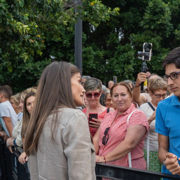 Le roi Felipe VI d'Espagne et la reine Letizia rencontrent des personnes affectées par le volcan Tajogaite pour s'informer sur les travaux de reconstruction de l'île le 6 juin 2025. Europa Press / Bestimage