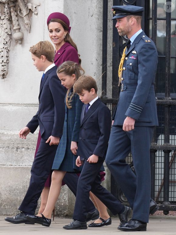Catherine (Kate) Middleton, princesse de Galles, Le prince George de Galles, La princesse Charlotte de Galles, Le prince Louis de Galles, Le prince William, prince de Galles lors des commémorations saluant l'action des vétérans britanniques lors de la Seconde guerre mondiale au palais de Buckingham le 5 mai 2025© Julien Burton / Bestimage