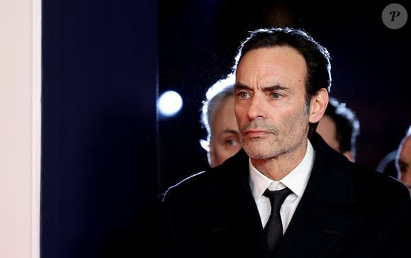 "Ce n'est pas une adaptation de 'Bastingage', mon dernier roman, a-t-il expliqué à sa communauté. Deux, et encore moins, ce n'est pas l'histoire de notre famille, de ce qui a pu se passer cette dernière année ou ces derniers deux ans."

Anthony Delon - Photocall de la 50e édition de la cérémonie des César à l'Olympia à Paris, France, le 28 février 2025. © Dominique Jacovides - Olivier Borde / Bestimage