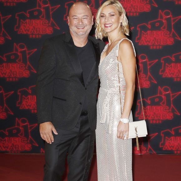 “Je suis tellement fière de toi, de ton chemin, de tout ce que tu es”, ajoute la compagne de Cauet

Sébastien Cauet et sa compagne Nathalie Dartois lors de la 23ème édition des NRJ Music Awards 2021 au Palais des Festivals de Cannes, le 20 novembre 2021.
© Christophe Aubert via Bestimage