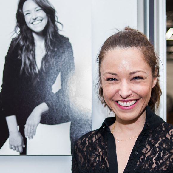 Natasha St Pier pose lors du vernissage de l'exposition du photographe Stéphane de Bourgies à La Défense à Paris, France, le 12 mars 2019. Photo par Julie Sebadelha/ABACAPRESS.COM