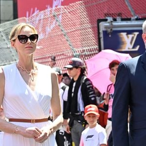 Comme toujours, la famille princière de Monaco s’est montrée particulièrement accessible tout au long des festivités de l'événement.

Le prince Albert II de Monaco et la princesse Charlène de Monaco - Formula 1 Louis Vuitton Grand Prix de Monaco 2026 le 7 juin 2026.

 © Bruno Bebert/Bestimage