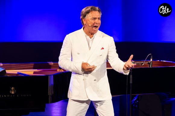 Situé dans un hôtel particulier de l'un des quartiers les plus huppés de la capitale britannique, l'appartement avait été dévoilé dans le documentaire "Roberto Alagna : de la banlieue à l'opéra".

Roberto Alagna lors du spectacle "Air d'opéra et mélodies italiennes" à l'occasion des Nuits Classiques du festival de Ramatuelle, le 31 juillet 2024. © Cyril Bruneau / Festival de Ramatuelle / Bestimage