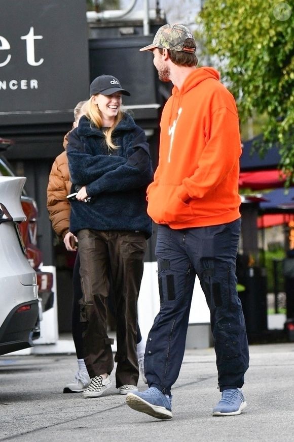 Exclusif - Patrick Schwarzenegger et sa compagne Abby Champion sont allés déjeuner avec une amie à los Angeles le 17 janvier 2023. (Backgrid USA / Bestimage).