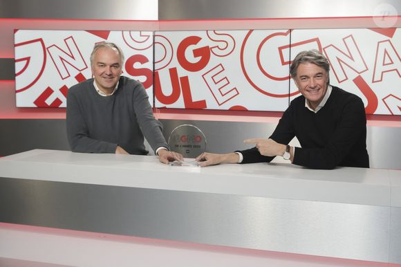 Exclusif - Alain Marschall, Olivier Truchot - Remise du trophée Grandes Gueules Moyen Orient pendant l’émission éponyme présentée par B.Petrover en duplex depuis Tel Aviv  à Paris le 15 décembre 2022 - © Jack Tribeca / Bestimage