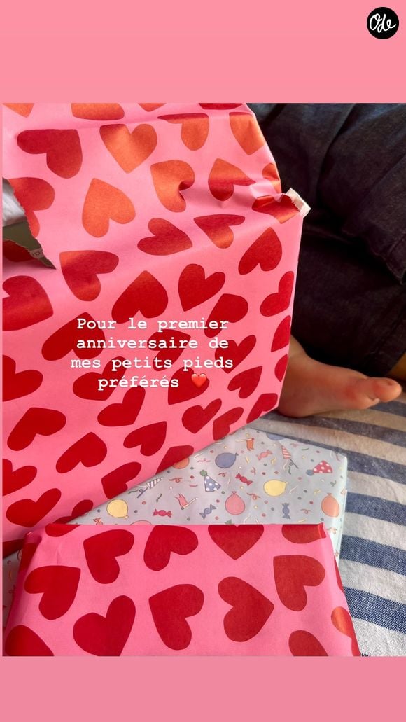 "Pour le premier anniversaire de mes petits pieds préférés", a-t-elle notamment écrit.

Extrait du compte Instagram de Flavie Péan.

© Instagram / Flavie Péan