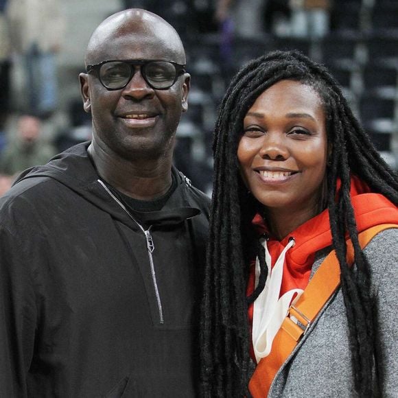 En se mettant en couple avec Lilian Thuram, Kareen Guiock a accepté d'adopter en quelque sorte ses deux fils, Marcus et Kephren.

Lilian Thuram et sa femme Kareen Guiock-Thuram - Les célébrités assistent à la victoire du club Paris Basketball face au Baskonia Vitoria (67-65) à l'Adidas Arena à Paris
© Jonathan Rebboah / Panoramic / Bestimage
