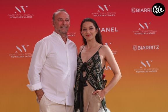 Kristen Stewart, Monica Bellucci, Xavier Dolan et Raphaël Quenard participent également à cette édition du festival.

Jérôme Pulis-Etchevers Président du Festival et Marion Cotillard au Théâtre de la Gare du Midi lors de la Cérémonie d'ouverture du Festival international du film de Biarritz - Nouvelles Vagues 2026, le 23 juin 2026.  © Jean-Marc Lhomer / Bestimage