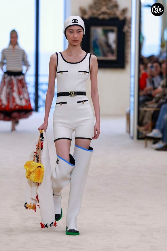 Au micro de France 3 Rhône-Alpes, la créatrice s'est livrée sur son parcours hors norme.

Défilé Chanel N°2 "Collection Croisière 2026-2027 (Chanel Cruise)" au Casino municipal de Biarritz, le 28 avril 2026.
© Olivier Borde / Betimage