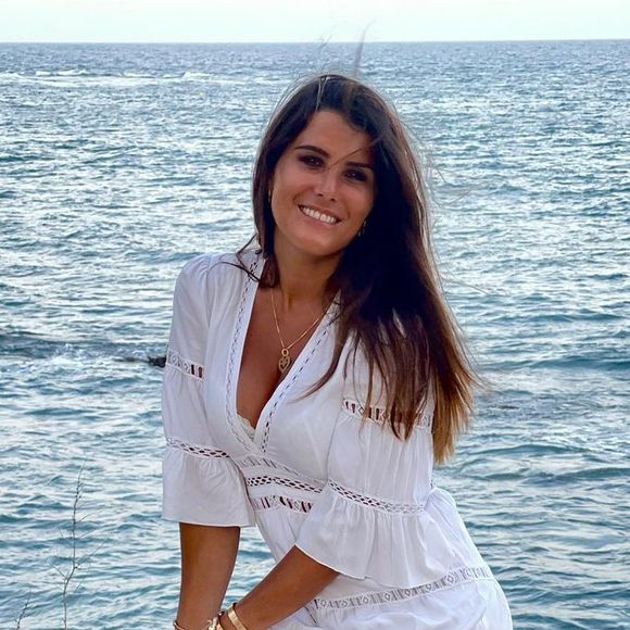 L'animatrice partage avec humour la "vraie vie de chien" de ses fidèles compagnes, rythmée par les promenades et les câlins.

Karine Ferri en vacances à Saint-Raphaël