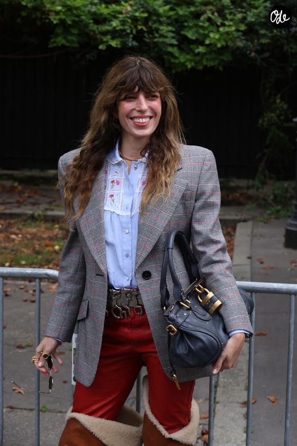 Lou Doillon au défilé Chloé "Collection Femme Prêt-à-Porter Printemps/Eté 2027" lors de la Fashion Week de Paris, le 1er octobre 2026. 

© Denis Guignebourg / Bestimage