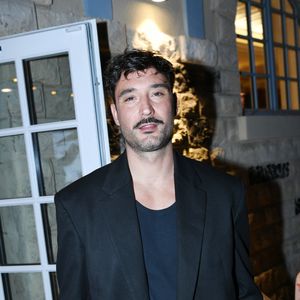 Jérémy Frérot - A l'occasion de la fête des Mères, Adriana Karembeu et Lenôtre s'associent pour créer l'entremets "Nina" au Pré Catelan à Paris le 29 avril 2025.
Cette création à quatre mains est le fruit d'une complicité artistique entre Adriana Karembeu, icône internationale de la mode, ambassadrice engagée, maman au grand cœur et Étienne Leroy Chef Patissier Lenôtre el Champion du Monde de la Pâtisserie.
Pensé comme une rose à offrir, l'entremets « Nina » est symbole de tendresse, de lien et de partage. Cette co-création soutient la Croix-Rouge française, 5% des bénéfices seront reversés à l'association, auprès de laquelle Adriana Karembeu est ambassadrice depuis plus de 25 ans. © Rachid Bellak/Bestimage