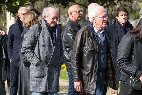 Les réalisateurs Jean-Pierre Dardenne et son frère Luc Dardenne aux arrivées des obsèques d'Emilie Dequenne au cimetière Père Lachaise à Paris, France, le 26 mars 2025. © Cyril Moreau/Bestimage