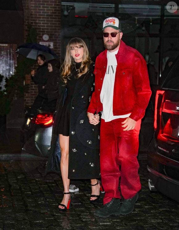 Le 28 décembre 2024, Taylor Swift et Travis Kelce sont sortis à New York pour une soirée en amoureux. La chanteuse et compositrice de 35 ans a été aperçue se promenant main dans la main lors d'une soirée pluvieuse dans le quartier de Meatpacking.
©The ImageDirect / Bestimage
