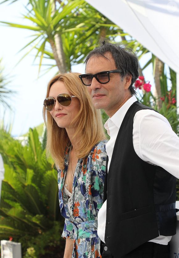 Vanessa Paradis, Samuel Benchetrit (réalisateur) au photocall du film Cette musique ne joue pour personne (Cannes première) lors du 74ème festival international du film de Cannes le 10 juillet 2021
© Borde / Jacovides / Moreau / Bestimage