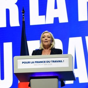 Rencontre de Marine Le Pen du Rassemblement National lors de la fête de la Nation dans la ville de Mâcon le vendredi 1er mai 2026. © Romain Doucelin/Bestimage