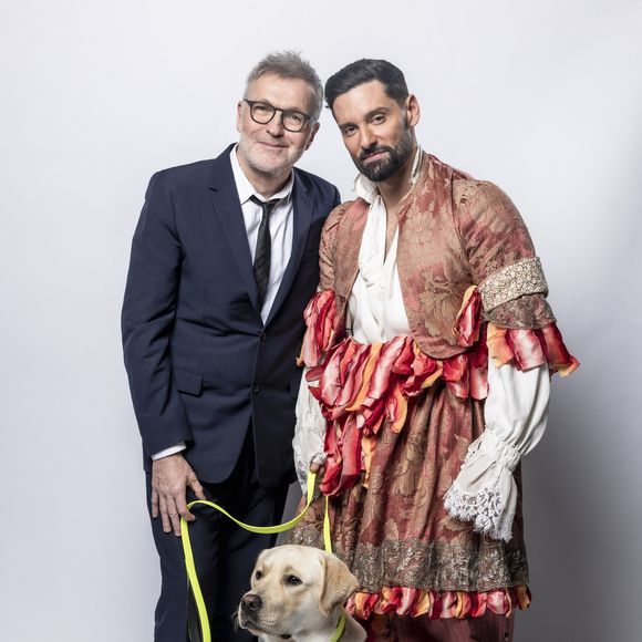 Exclusif - Laurent Ruquier, son compagnon Hugo Skliris (Manos) et leur chien Titi - Studio - Enregistrement de l'émission "La chanson secrète", présentée par N.Aliagas et diffusée le 29 décembre sur TF1
© Guillaume Gaffiot-Cyril Moreau / Bestimage