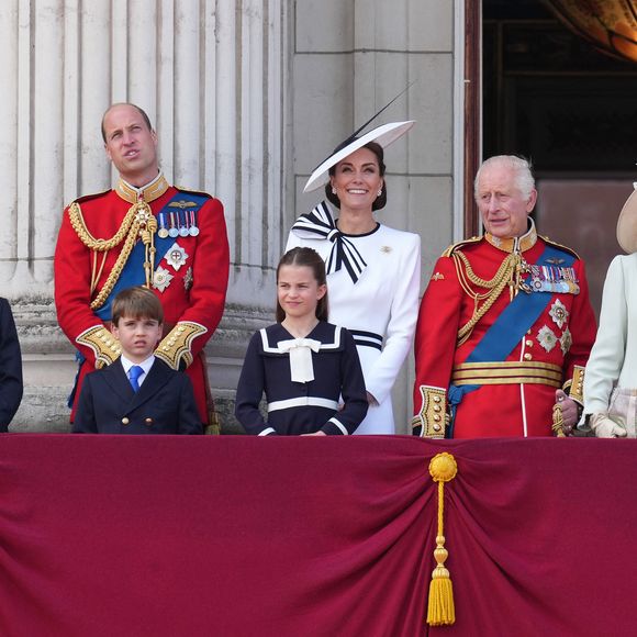 Le prince George, le prince Louis, la princesse Charlotte, le prince William, prince de Galles, Catherine Kate Middleton, princesse de Galles, le roi Charles III d'Angleterre, la reine consort Camilla - Les membres de la famille royale britannique au balcon du Palais de Buckingham lors de la parade militaire "Trooping the Colour" à Londres le 15 juin 2024

© Julien Burton / Bestimage