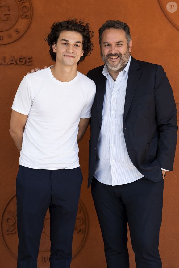 Bruce Toussaint et son fils Noé Toussaint au village lors des Internationaux de France de Tennis de Roland Garros 2025. Paris, le 30 mai 2025. 
© Moreau / Jacovides / Bestimage