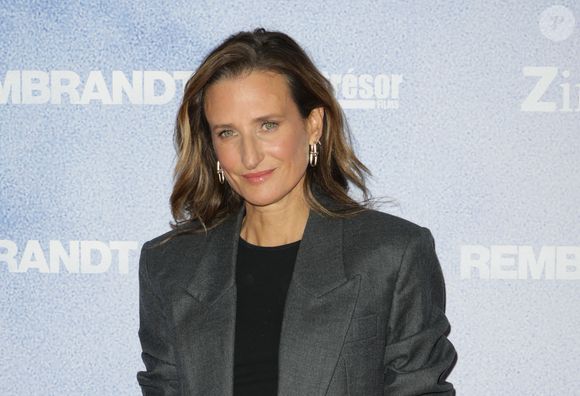 Dans une interview à Version Femina, l'actrice de 47 ans révèle sa plus grande crainte : transmettre à ses enfants confiance, respect et empathie.

Camille Cottin - Avant-première du film "Rembrandt" au Cinéma Pathé Wepler à Paris le 22 septembre 2025. © Coadic Guirec/Bestimage