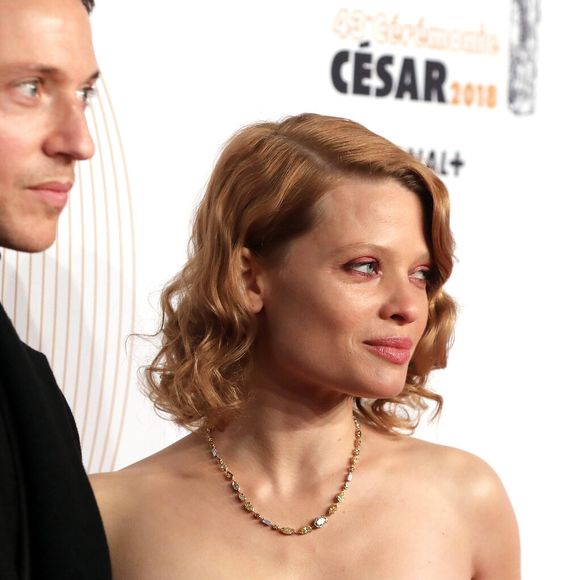 Mélanie Thierry et son compagnon le chanteur Raphaël - Photocall lors de la 43ème cérémonie des Cesar à la salle Pleyel à Paris, le 2 mars 2018. © Dominique Jacovides - Olivier Borde / Bestimage