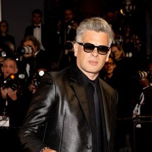 Le chanteur a débuté dans les années 2000. 

Benjamin Biolay - Descente des marches du film « Marcello Mio » lors du 77ème Festival International du Film de Cannes, au Palais des Festivals à Cannes. Le 21 mai 2024
© Jacovides-Moreau / Bestimage