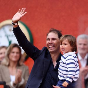 Rafael Nadal et son fils Rafael Junior - Hommage à Rafael Nadal lors des internationaux de France de tennis à Roland Garros le 25 mai 2025.

© Dominique Jacovides / Cyril Moreau / Bestimage