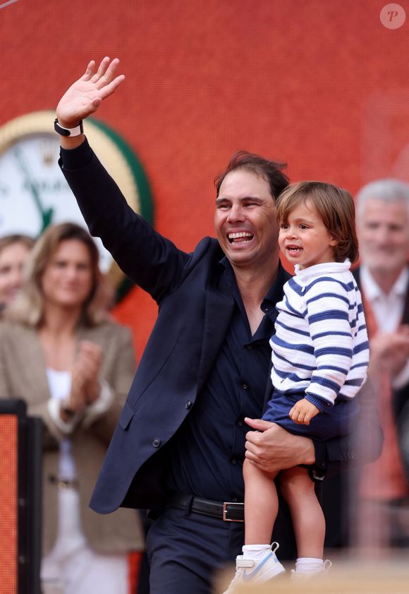 Rafael Nadal et son fils Rafael Junior - Hommage à Rafael Nadal lors des internationaux de France de tennis à Roland Garros le 25 mai 2025.

© Dominique Jacovides / Cyril Moreau / Bestimage