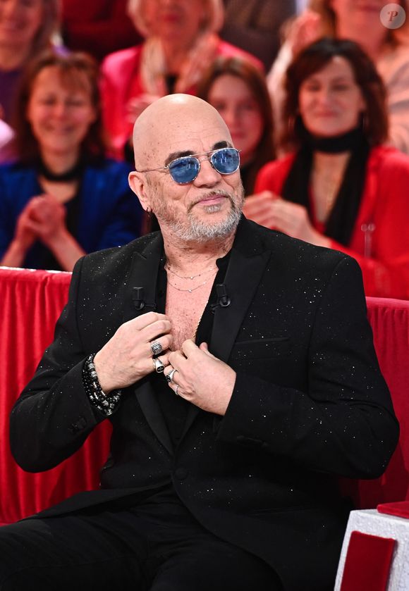 Pascal Obispo - Enregistrement de l'émission Vivement dimanche présentée par Michel Drucker au studio Rive Gauche, diffusée le 16 mars sur France 3, à Paris, France. © Guillaume Gaffiot/Bestimage