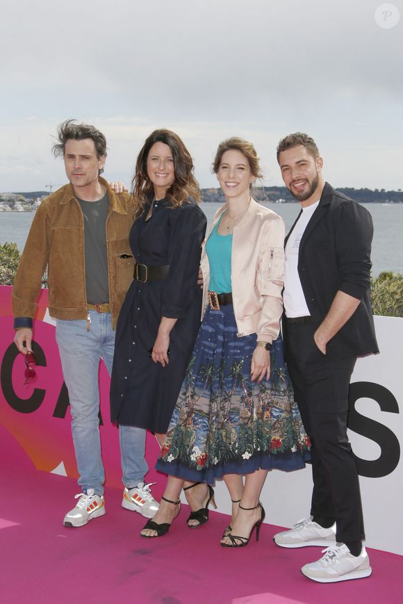 Nicolas Berger-Vachon, Anne Décis, Léa François, Marwan Berreni de "PLUS BELLE LA VIE"
CANNESERIES SAISON 5 au Palais des Festivals et des Congrès de Cannes, samedi 2 avril 2022. © Christophe Aubert via Bestimage