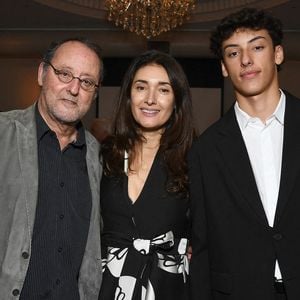 Ce voyage, Jean Reno le fera en compagnie d'un de ses fils.

Jean Reno, Zofia Borucka et Cielo Reno assistent au troisième dîner annuel de l'Institut Parisien du Cerveau organisé par Martine Assouline à New York.

Photo : Photonews / Bestimage