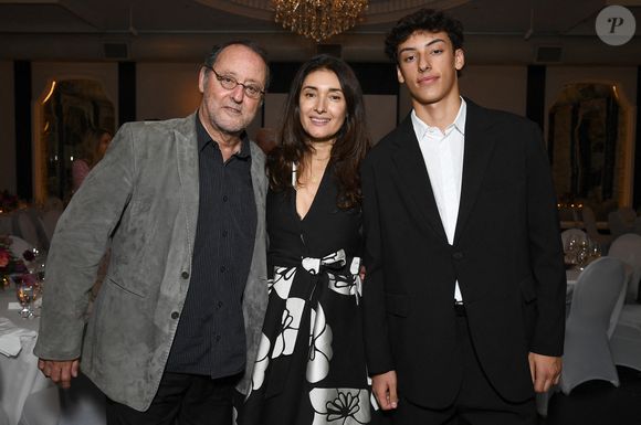 Ce voyage, Jean Reno le fera en compagnie d'un de ses fils.

Jean Reno, Zofia Borucka et Cielo Reno assistent au troisième dîner annuel de l'Institut Parisien du Cerveau organisé par Martine Assouline à New York.

Photo : Photonews / Bestimage